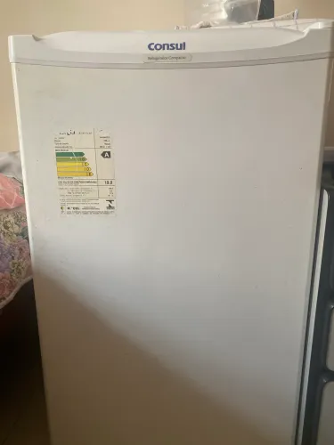 Geladeira Cônsul Pequena com refrigerador compacto 