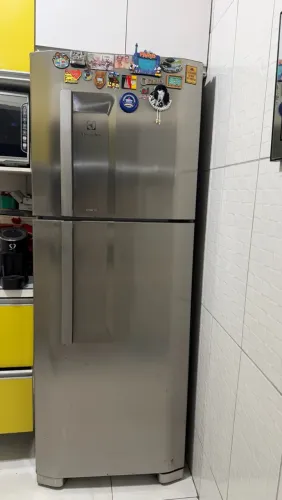 Vendo geladeira Electrolux DC51X prata