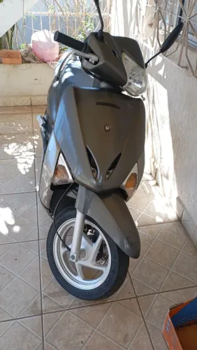 Moto Honda lead 