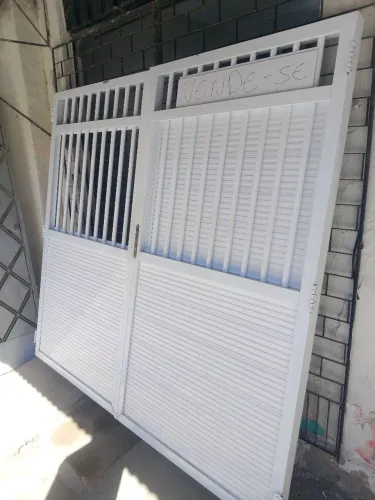 Portão de alumínio