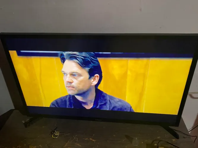 Vendo TV 32 duas polegadas 