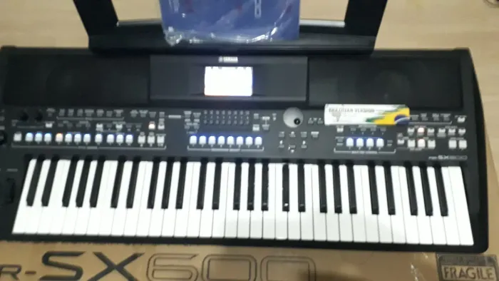 Teclado Yamaha PSR SX600 Sampler 