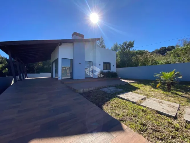 Oportunidade no Bairro Monte Verde: Casa com 02 Dormitórios! Modernidade e Conforto