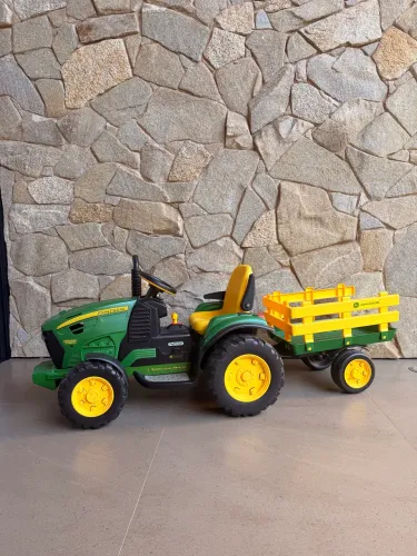 Trator infantil elétrico Jhon Deere