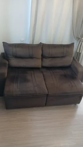 Sofá três lugares
