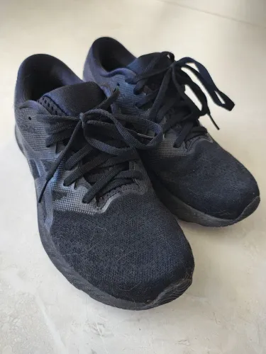 Asics Nimbus 23 - Unissex - Tam: 37.