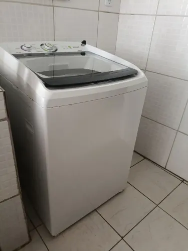 Vendo máquina de levar roupa Consul 12 kg, funcionando normalmente.