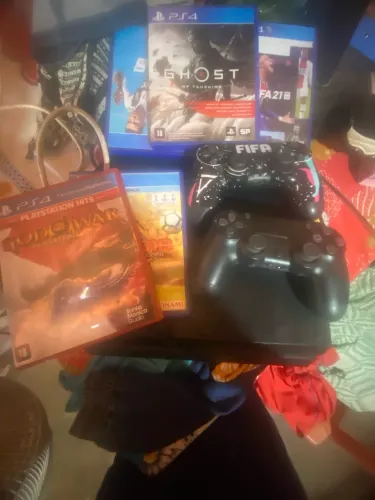 Ps4 fat 1 tera 5 jogos dois controle funcionando 