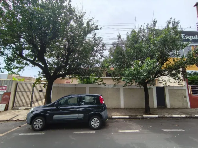 Locação de Casas / Padrão na cidade de Araraquara