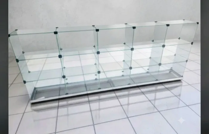 Vendo  balcão de vidro modulado 2,00m X 1,00m