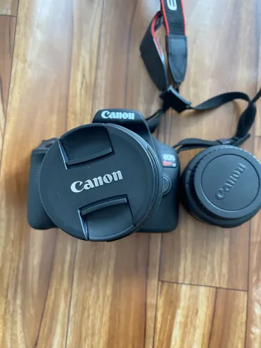 Câmera Cânon T7 com lente do kit + lente 50mm