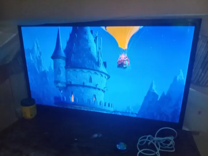 Vende-se televisão