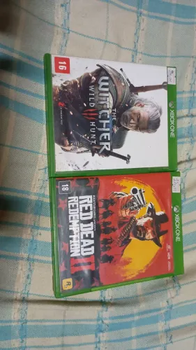 Dois jogos de Xbox one mídia física não faço entrega retirada no local