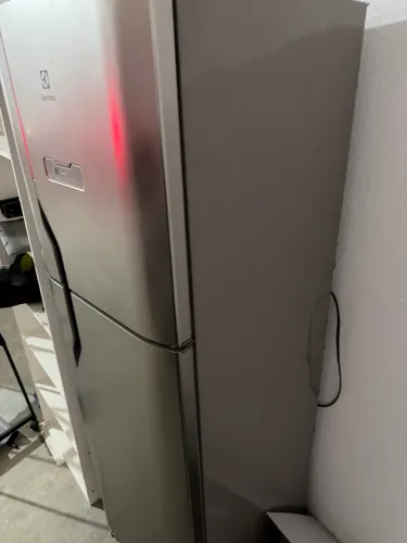 Geladeira electrolux