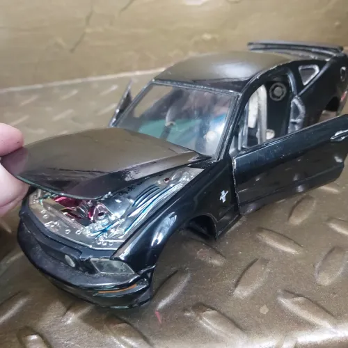 sucata miniatura ford mustang maisto escala 1/24 para o