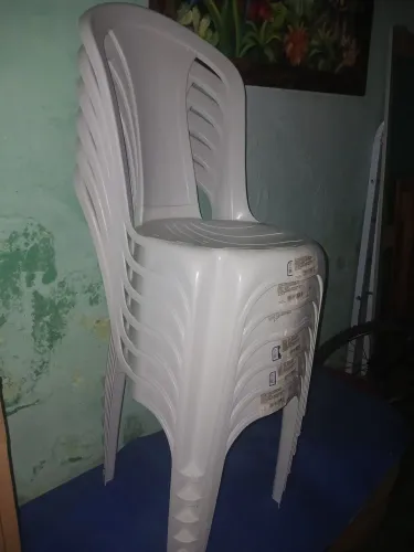 Vende-se um conjunto de cadeiras sol plast