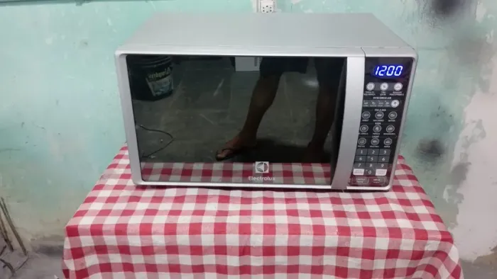 ? MICRO-ONDAS ELECTROLUX 20L ESPELHADO ?