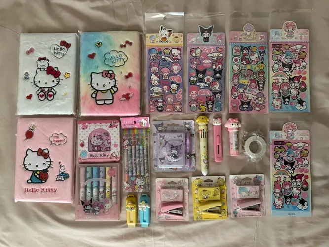 Itens de Papelaria Fofa Hello Kitty / Personagens Sanrio - Todos os itens da foto