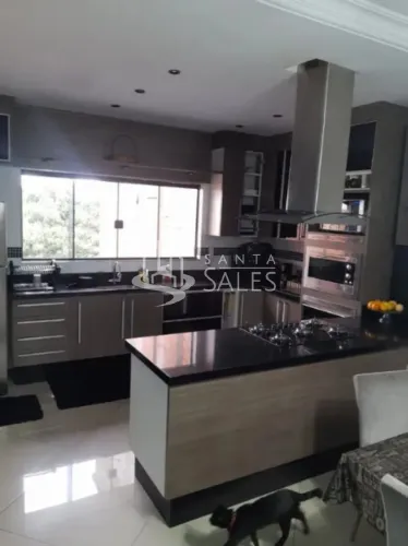 Imperdível casa à venda na zona Leste de São Paulo, com 3 quartos, 3 suítes e 300m² de áre