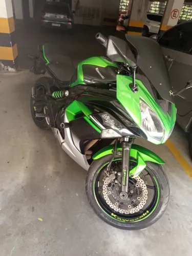 Moto sem detalhes.