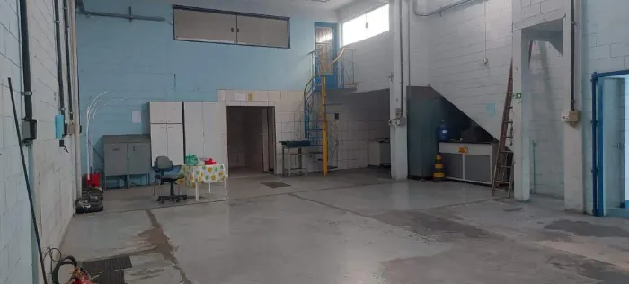 Galpão para aluguel bairro Vila Luzita  262 m² com casa nos fundos 2 dormitorios