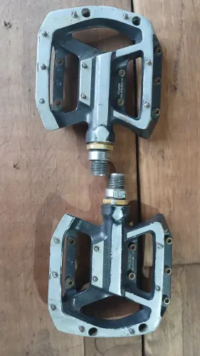 Pedal plataforma shimano saint