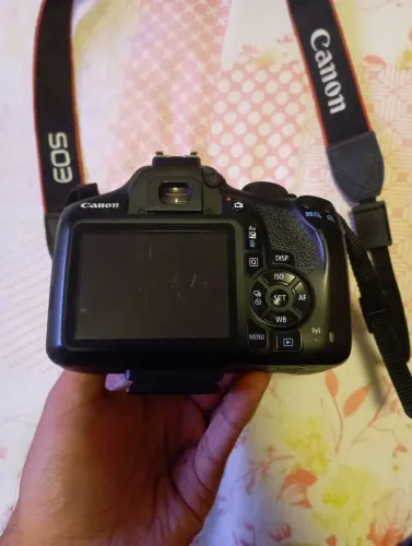 Canon t6 lente do kit + flash e 4 bateria