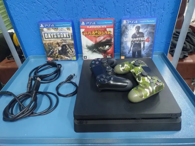 PlayStation 4 Slim 1 TB com 3 jogos e 2 controles