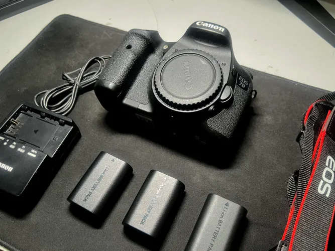CÂMERA CANON 7d ,menos de 5k cliques