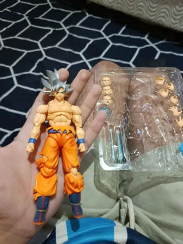 Boneco Goku