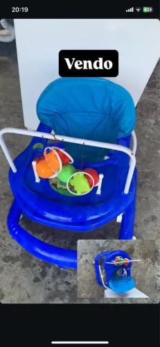 Vendo andadeira na cor azul 