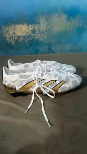 Chuteira adidas predator