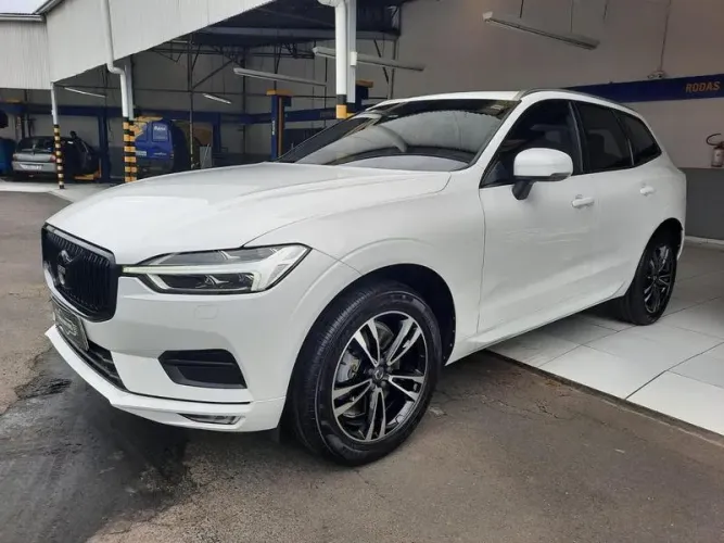 Volvo XC-60 XC 60 D-5 Momentum 2.0 AWD Diesel 5P 2020