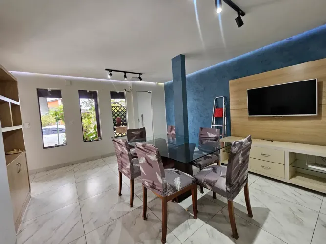 Casa Mobiliada no Condomínio Costa Verde - SUÍTE COM CLOSET REPLETO DE ARMÁRIOS