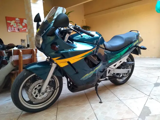 Suzuki GSX 750 F 