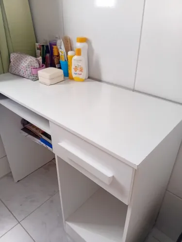Mesa computador. Mesa de apoio quarto.