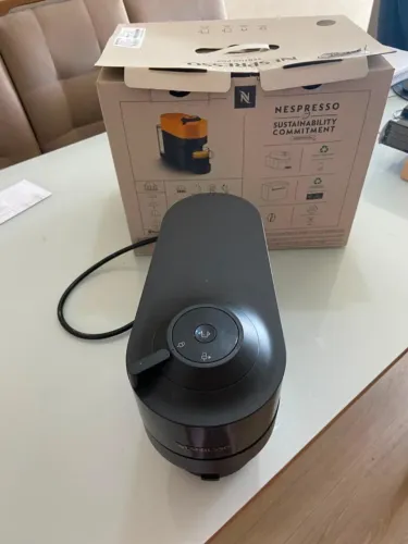 Máquina de Café Nespresso Vertuo POP Semi Nova