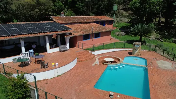 Imóvel para venda tem 216500 metros quadrados com 6 quartos