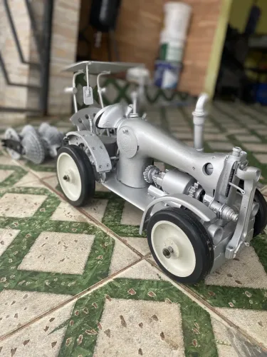 Trator com Arado Mini Artesanal