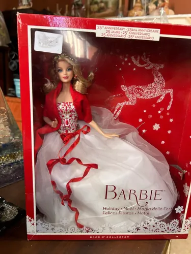 Barbie Collector Holiday 2010 