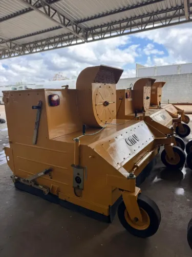 VARREDEIRA INDUSTRIAL MOD. VC-2000- MARCA CMV - USADA