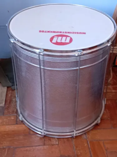 Vende-se intunentos de percussão