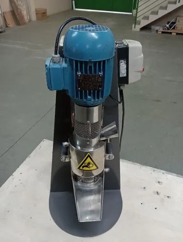 Moinho de laboratório 1.7L. p/ fab. de tinta e outros 