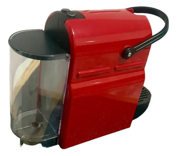 Cafeteira Nespresso Vermelha modelo C40 220v