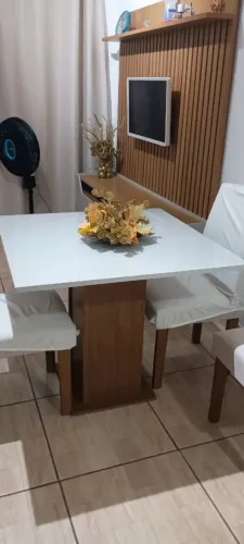 Mesa com 4 cadeiras