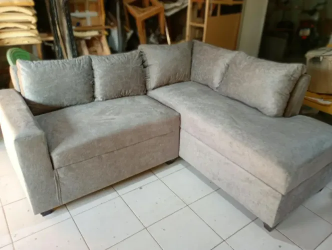 SOFÁ DE CANTO R$ 1.300,00