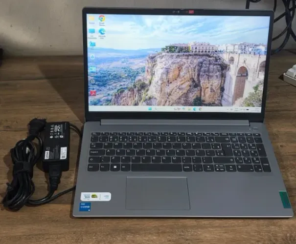 Notebook Lenovo i5 12ª Ger / 8 GB Ram / 500 GB SsD Nvme / 3 Hrs Bateria / Carregador /15.6