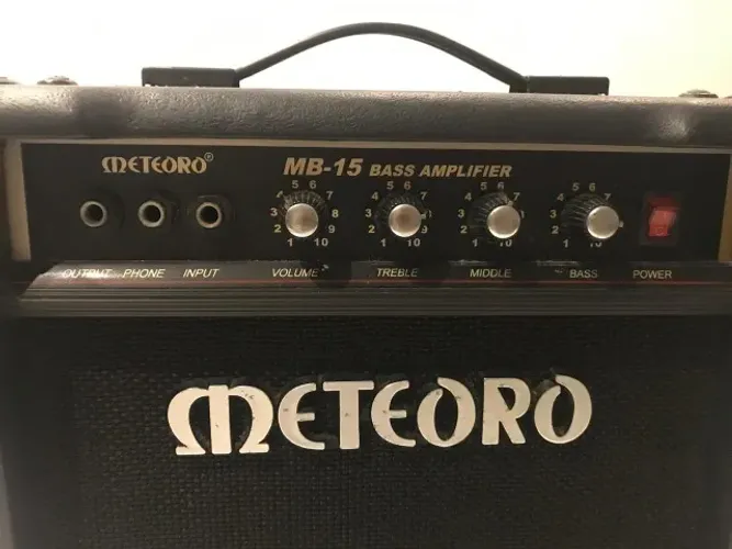 Cubo para Baixo Meteoro MB-15 bass amplifier com pouco uso