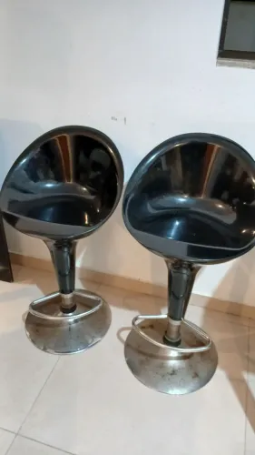4 banquetas altas giratórias com regulagem de altura