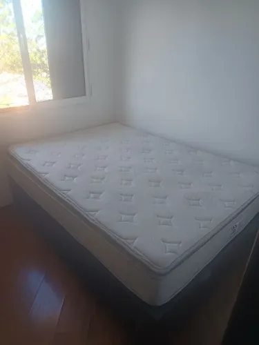 Cama box casal c/ colchão em ótimo estado